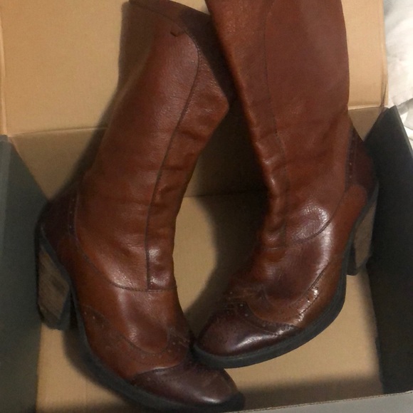 Boots - Picture 6 of 8